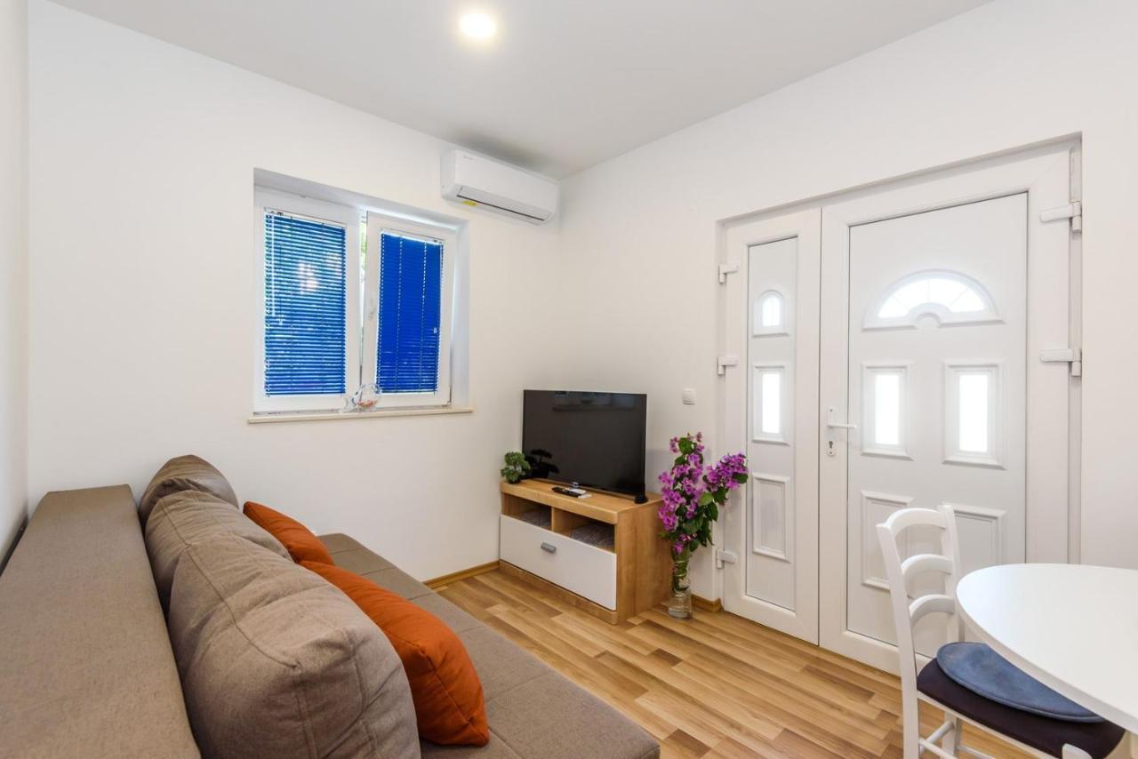 Apartment Dego Near Ploce, Riverfront, Parking Rogotin Exterior foto